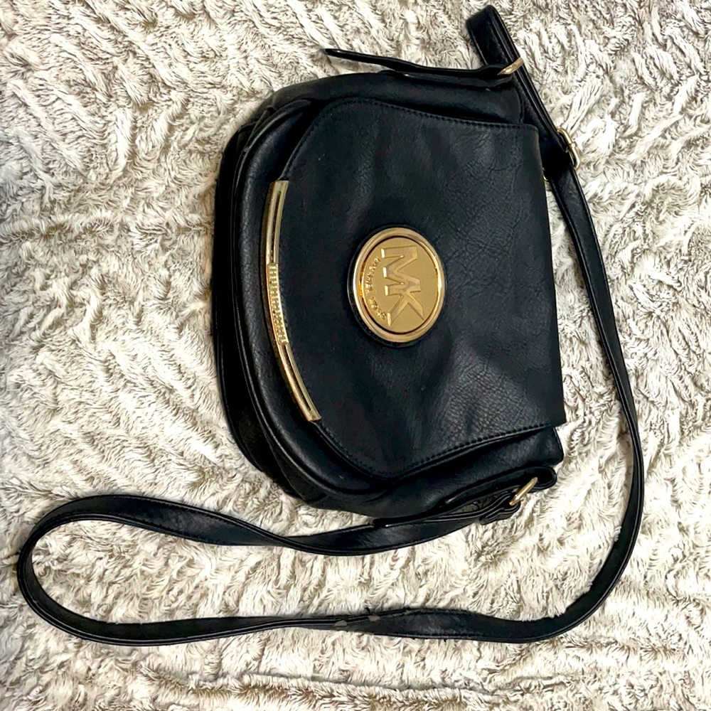 Black. Gently used cross body MK purse
